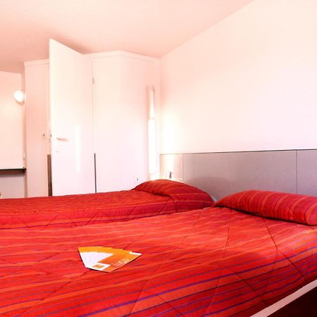 ホテル プルミエール クラッセ エヴルー 部屋 写真 A typical room at a Campanile hotel