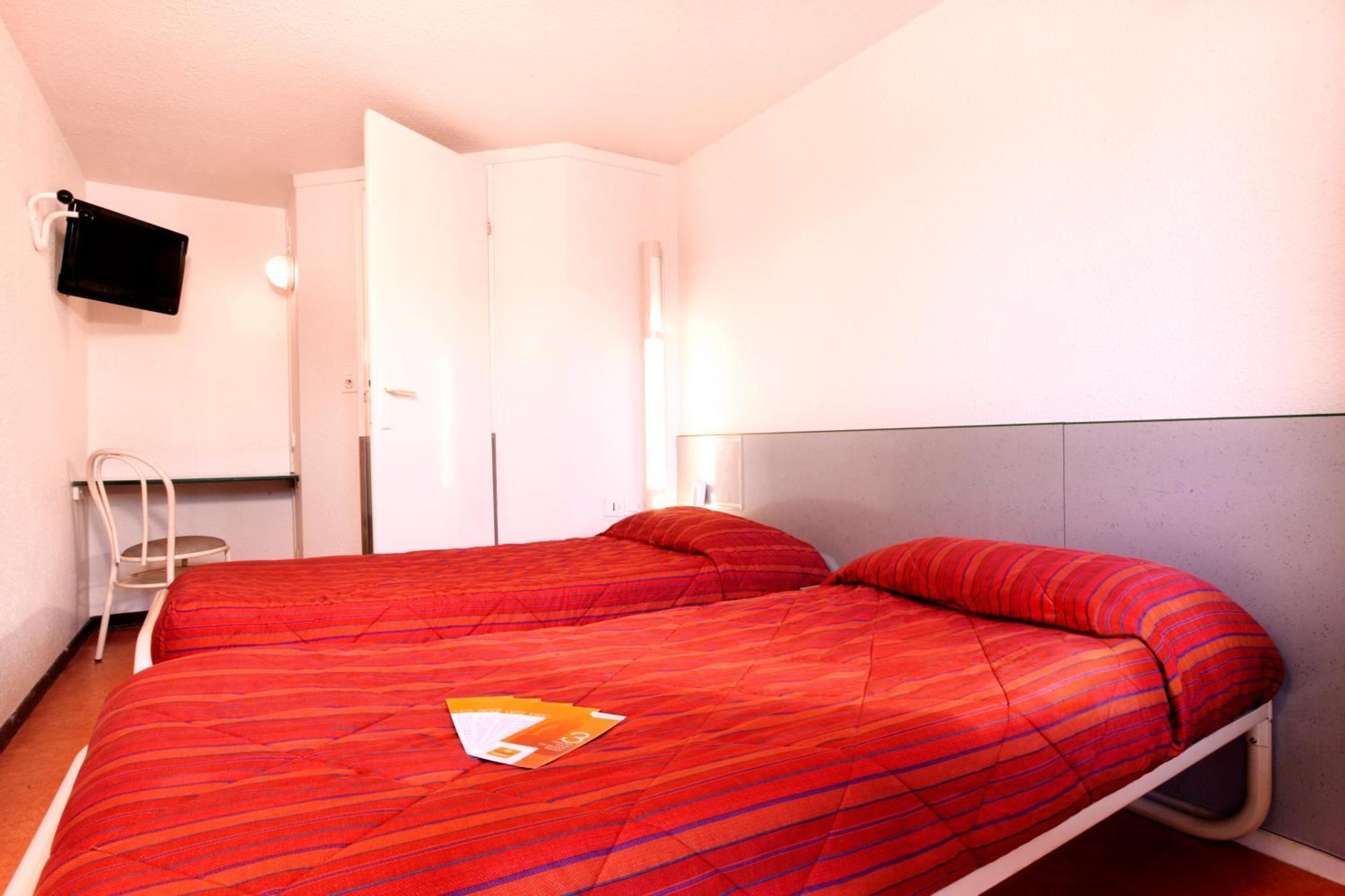 ホテル プルミエール クラッセ エヴルー 部屋 写真 A typical room at a Campanile hotel
