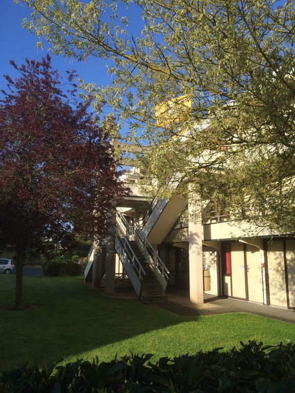 ホテル プルミエール クラッセ エヴルー エクステリア 写真 The main entrance to the library