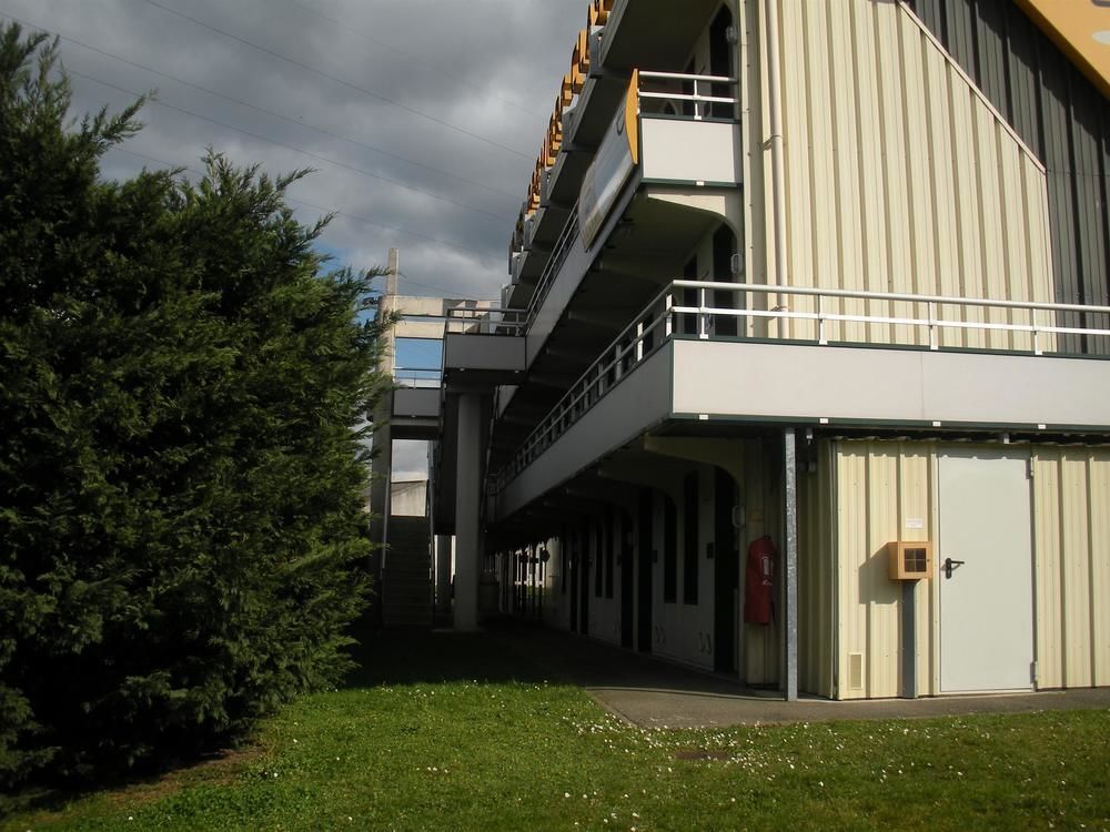ホテル プルミエール クラッセ エヴルー エクステリア 写真 The "Maison du Savoir"